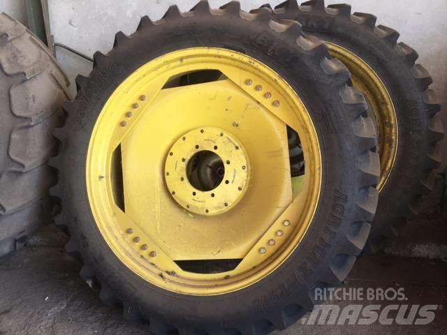 John Deere 6820 Tyres, wheels and rims