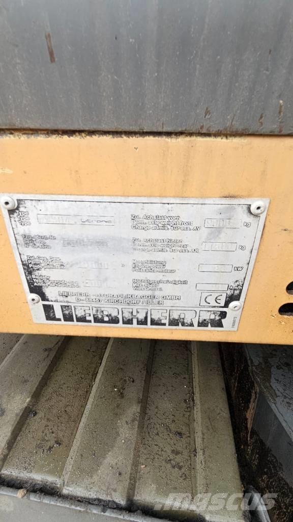 Liebherr 904 Wheeled excavators