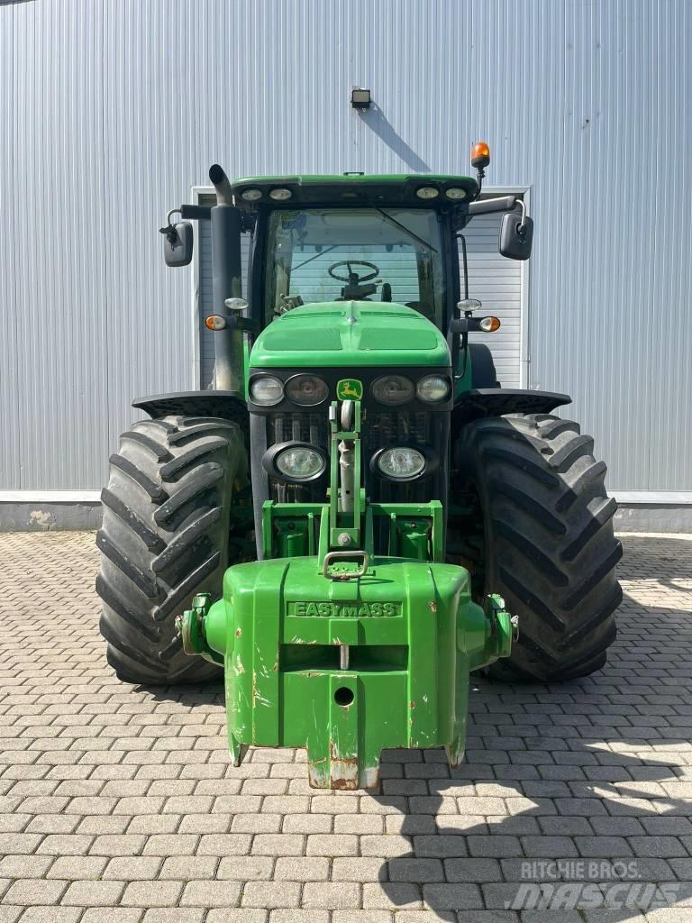 John Deere 8320 R Tractors