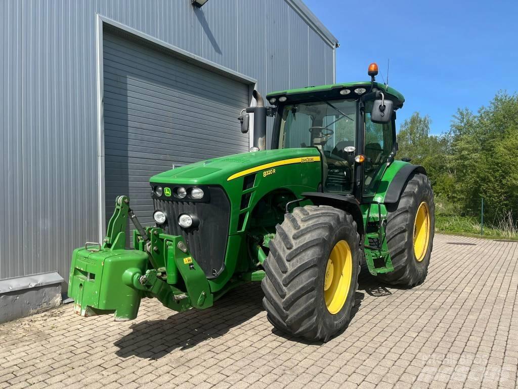 John Deere 8320 R Tractors