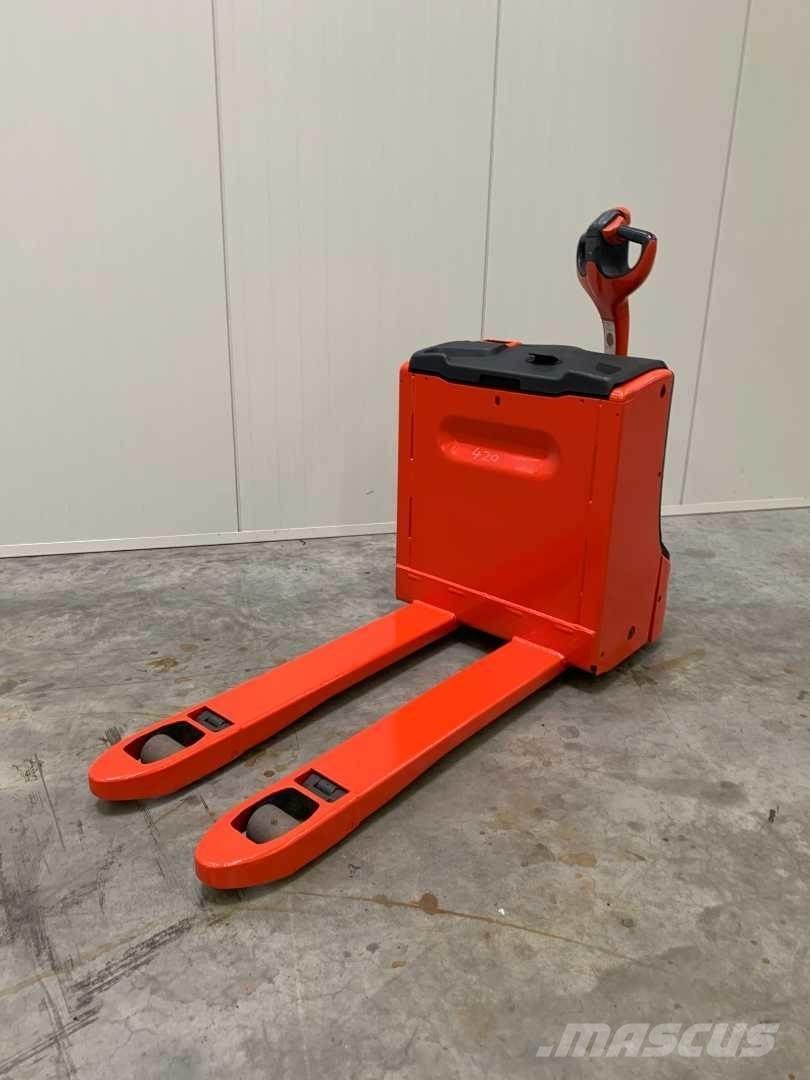 Linde T16 Pedestrian stacker