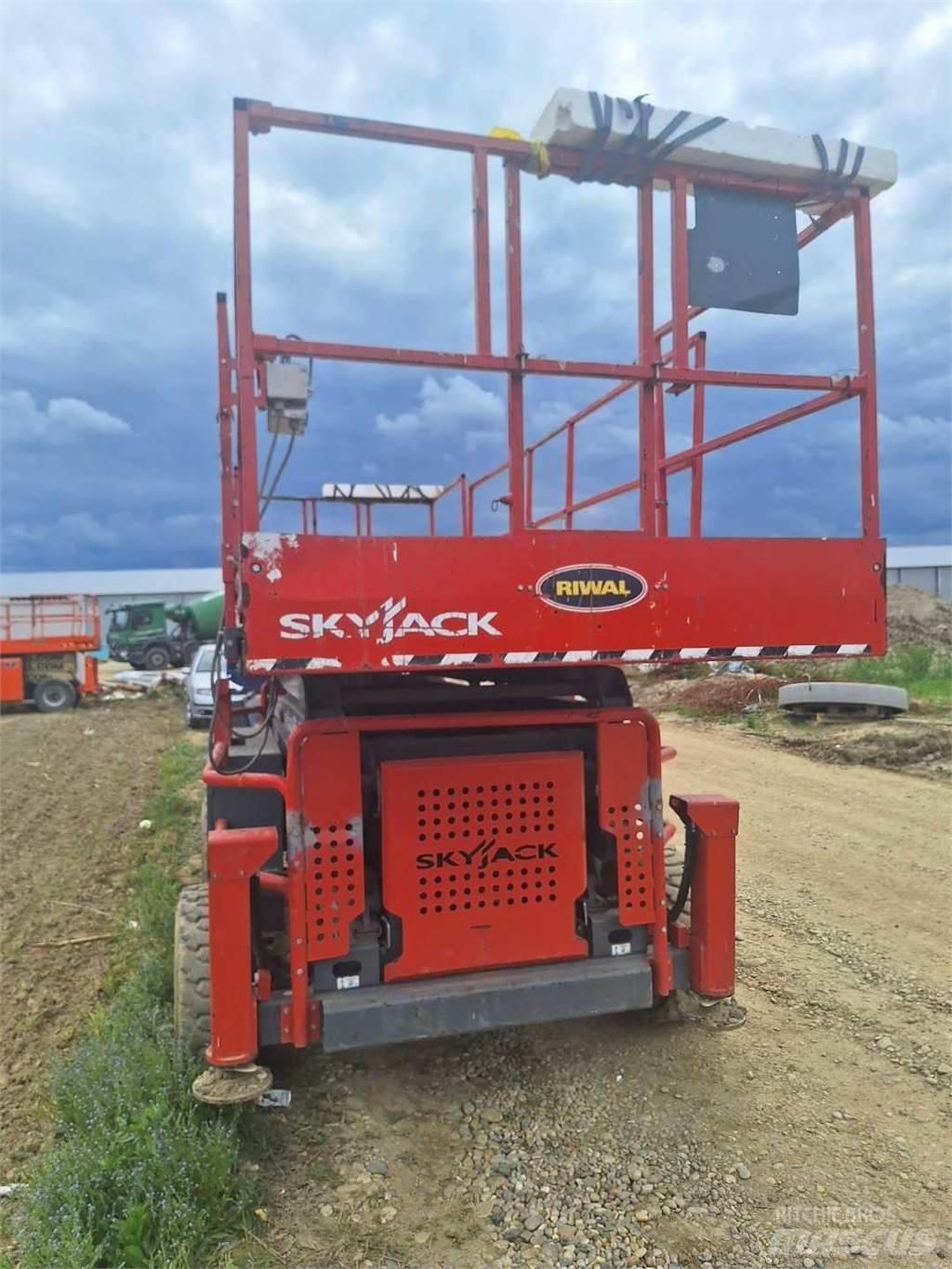 SkyJack 8841RT Scissor lifts