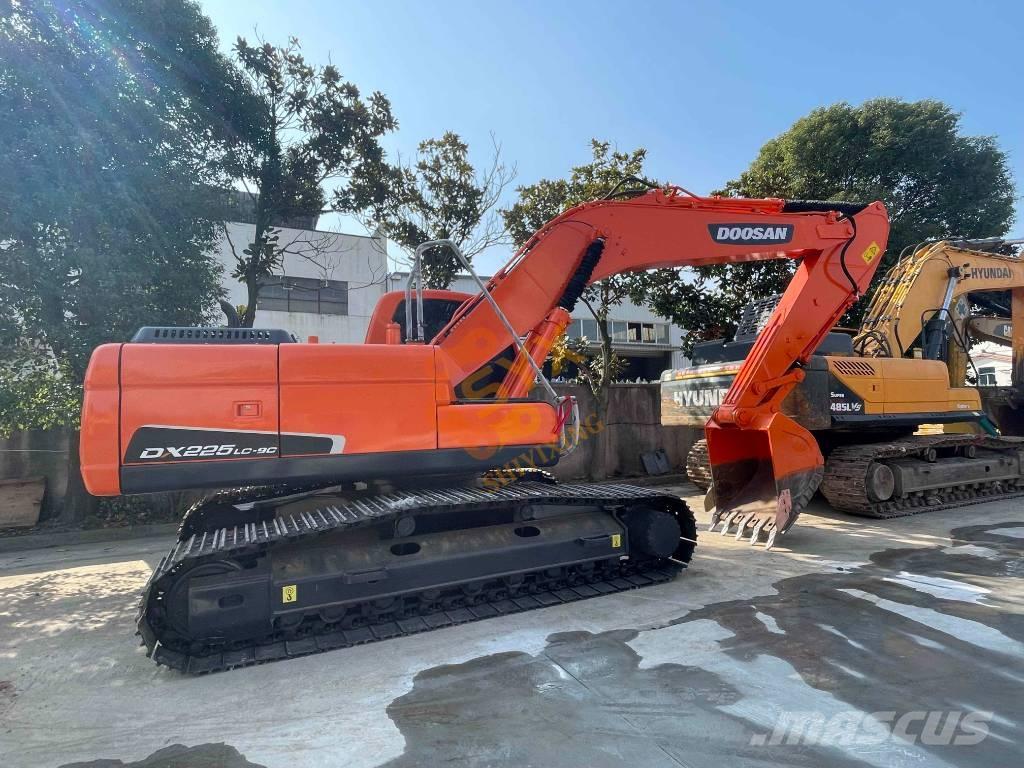 Doosan DX 225 LC Crawler excavators