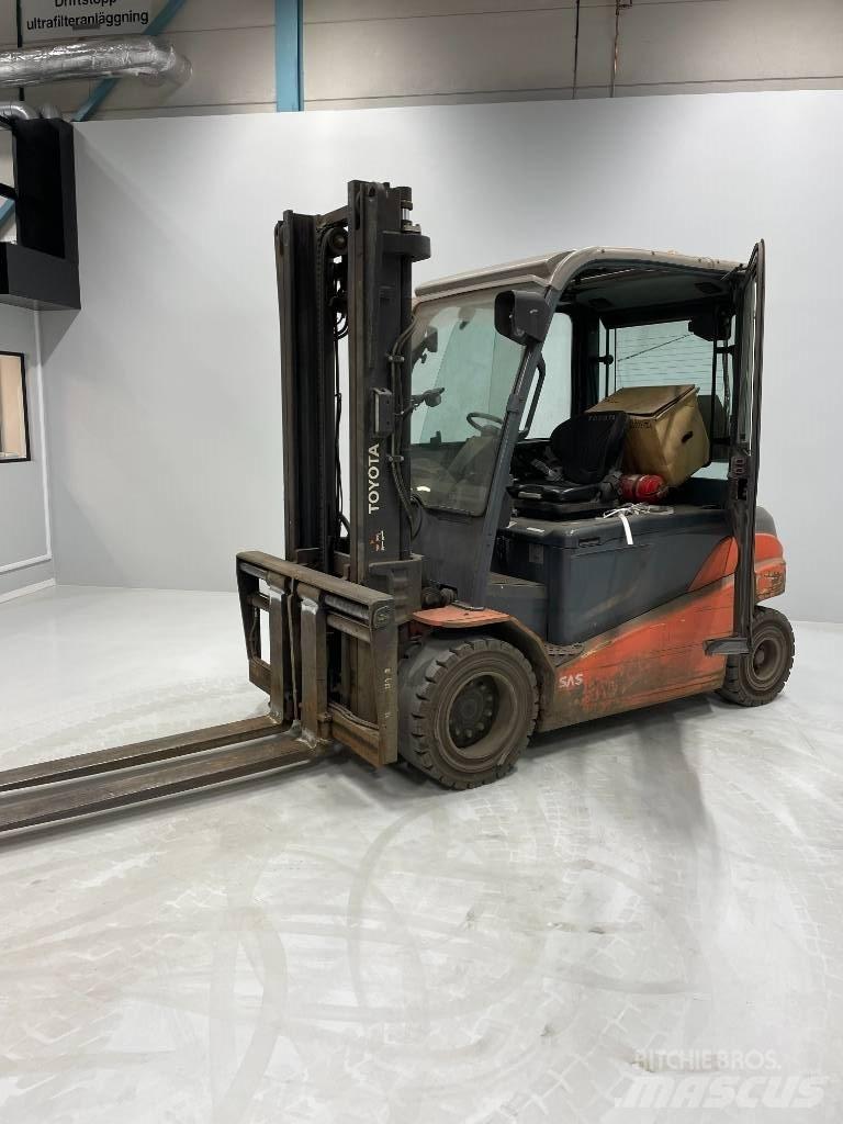 Toyota 8FBMT50 Electric forklift trucks