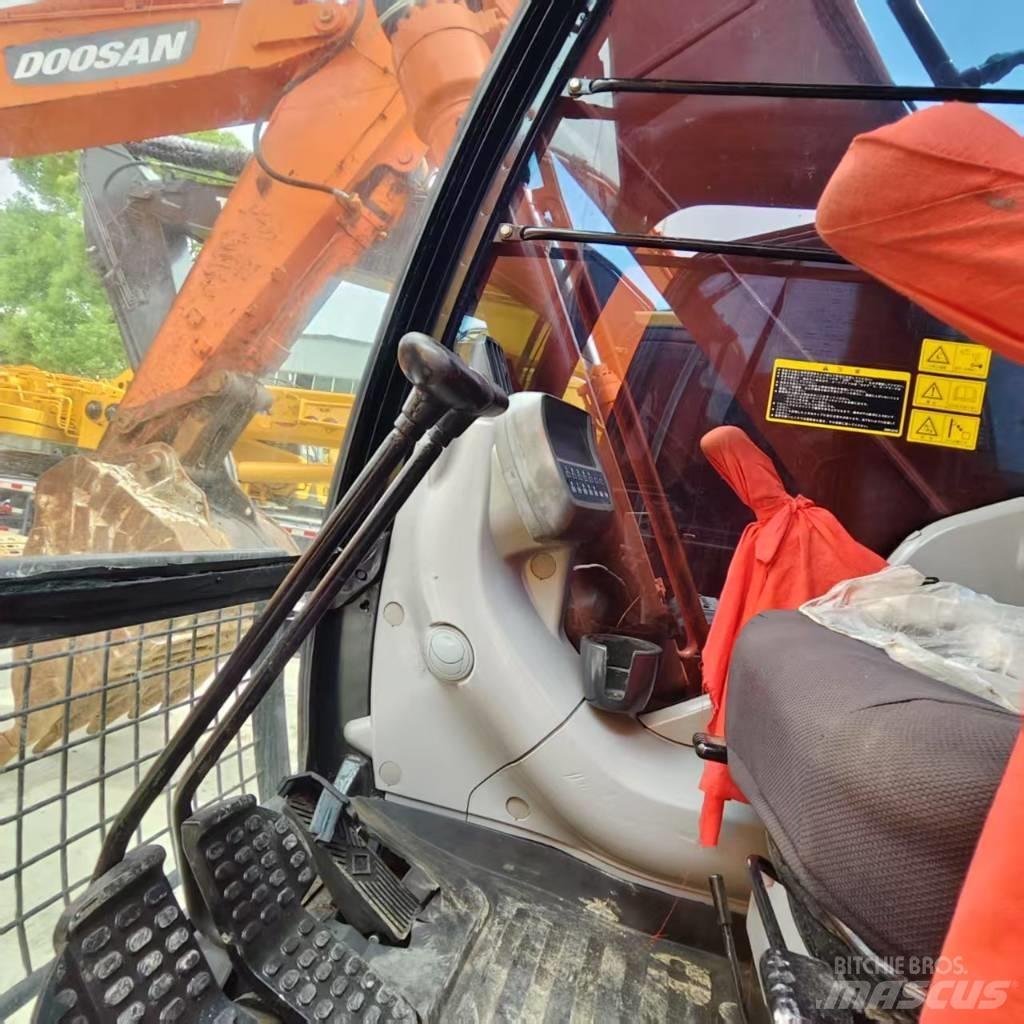 Hitachi ZX 210 Crawler excavators