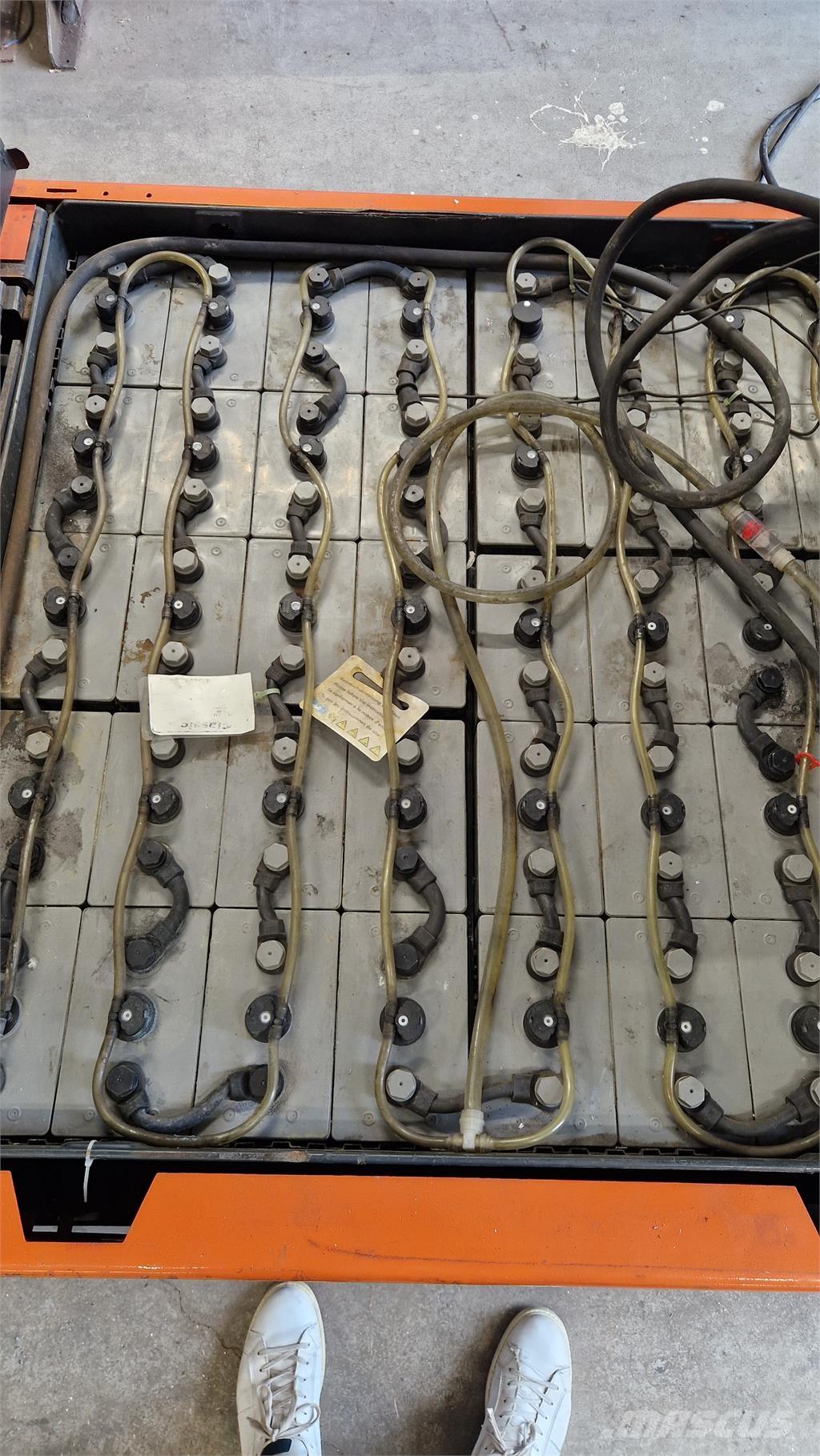 Toyota 7FBMF30 Electric forklift trucks