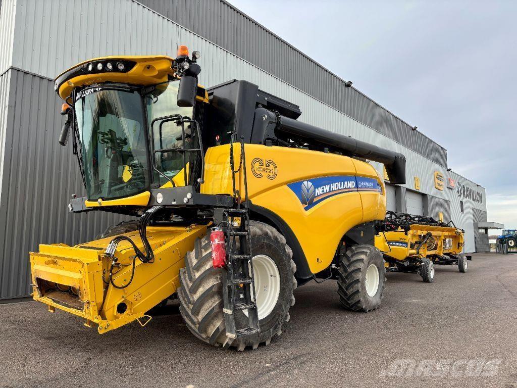 New Holland CH7.70 Combine harvesters