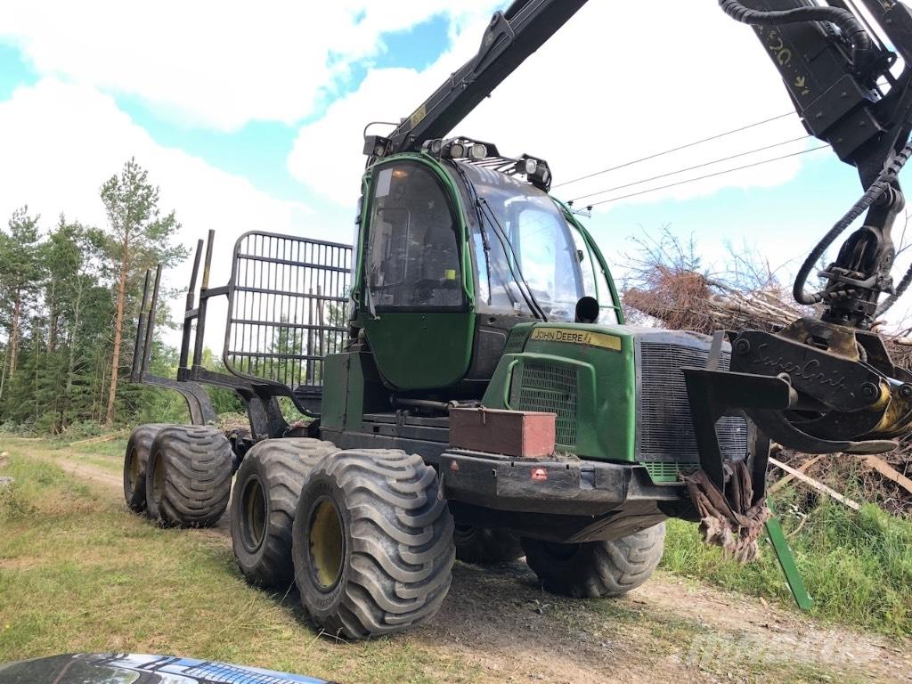John Deere 810 E Forwarders