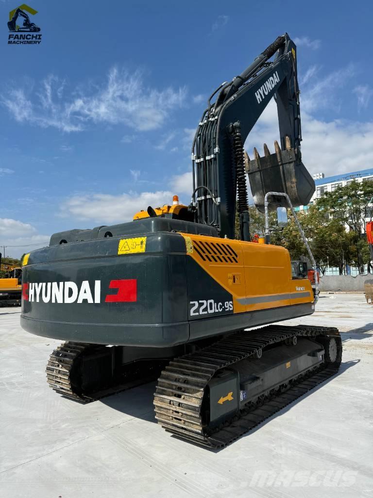 Hyundai 220 Mini excavators  7t - 12t