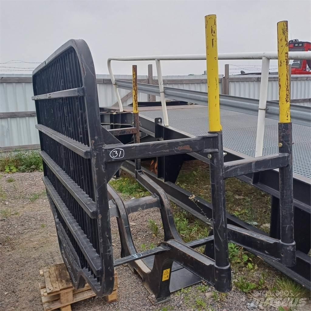 John Deere 810e Chassis and suspension