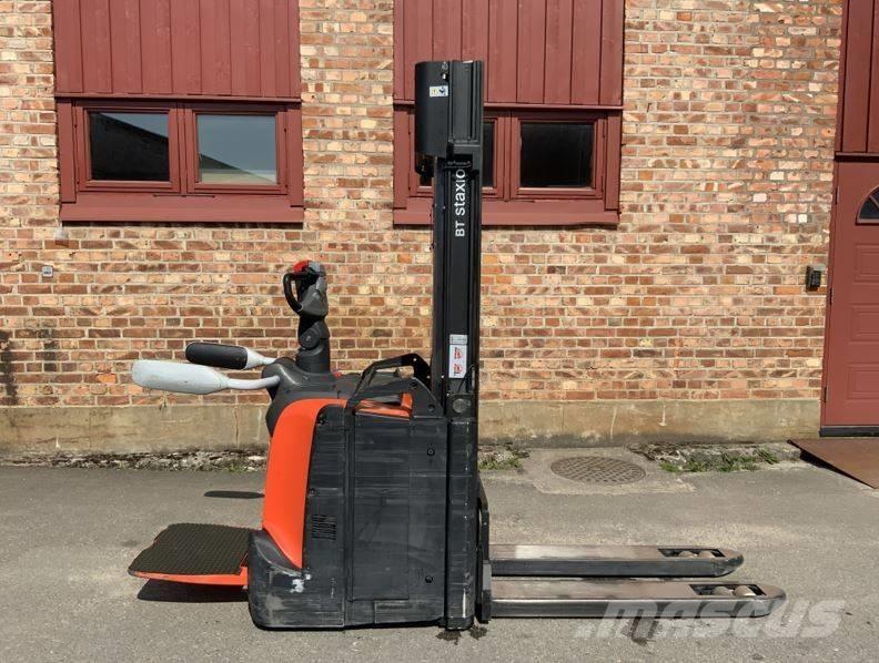 Toyota SPE 120 L Pedestrian stacker