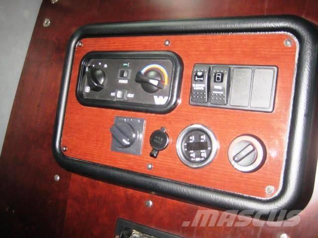 Western Star 5700 XE Prime Movers