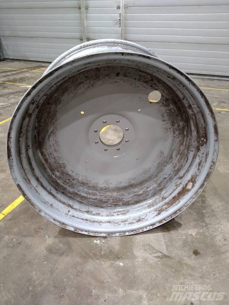 Massey Ferguson 7718 Tyres, wheels and rims