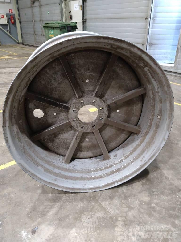 Massey Ferguson 7718 Tyres, wheels and rims