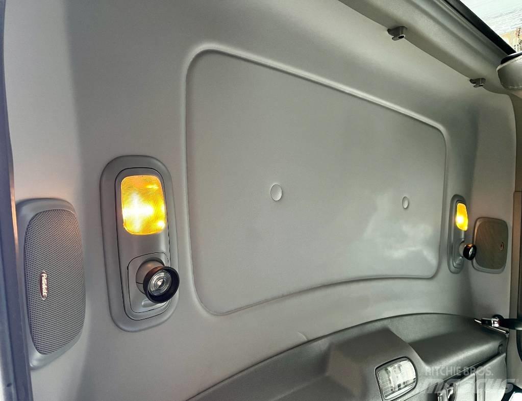 Peterbilt 365 Prime Movers