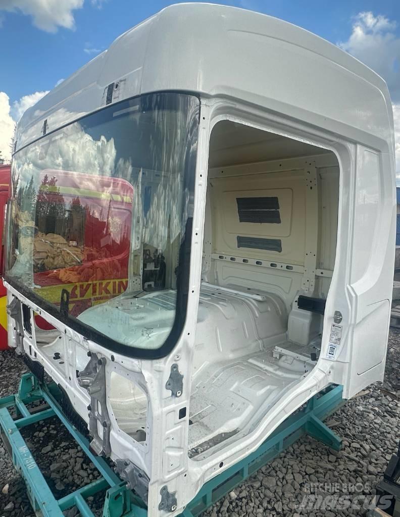 Scania P 370 Cabins and interior