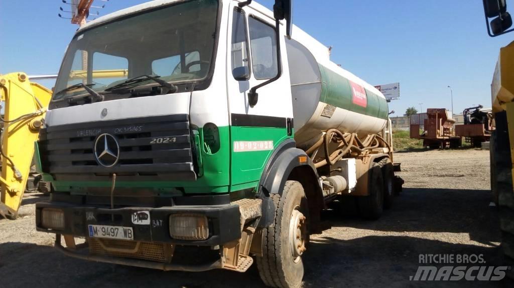 Mercedes-Benz 2024 Tipper trucks