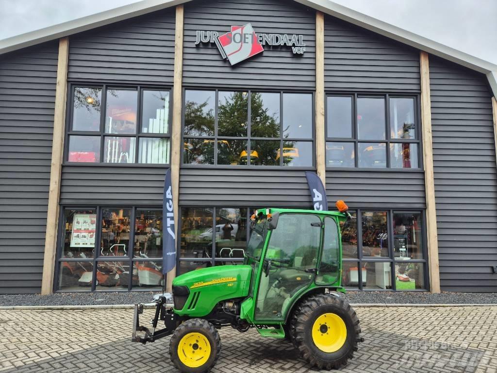John Deere 2520 Compact tractors