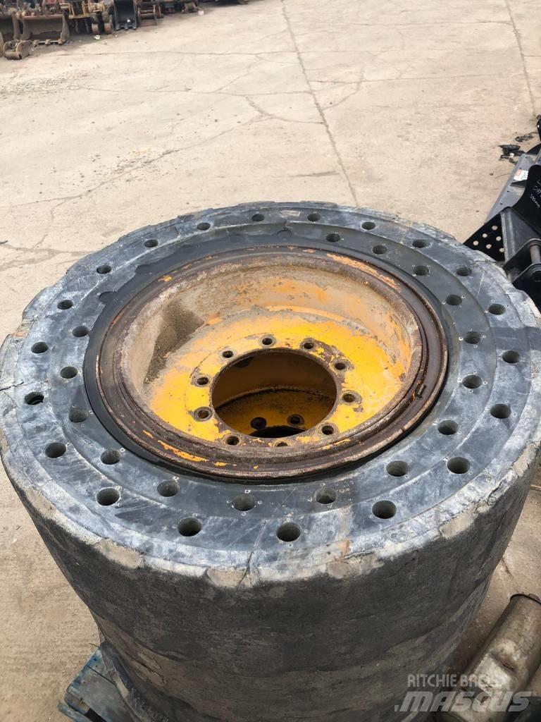  Solid Tyres, wheels and rims