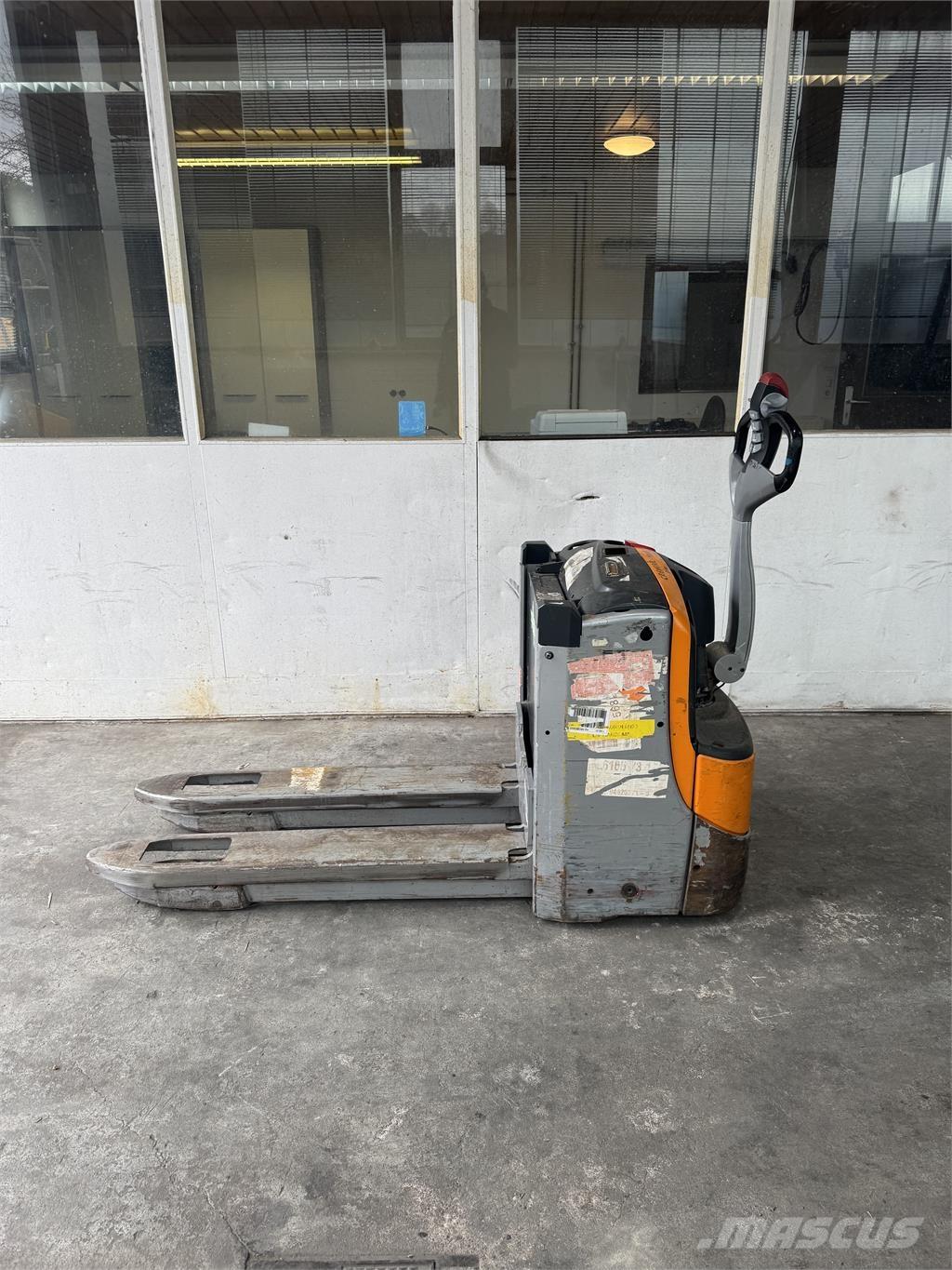 Still EXU-H18 Pedestrian stacker