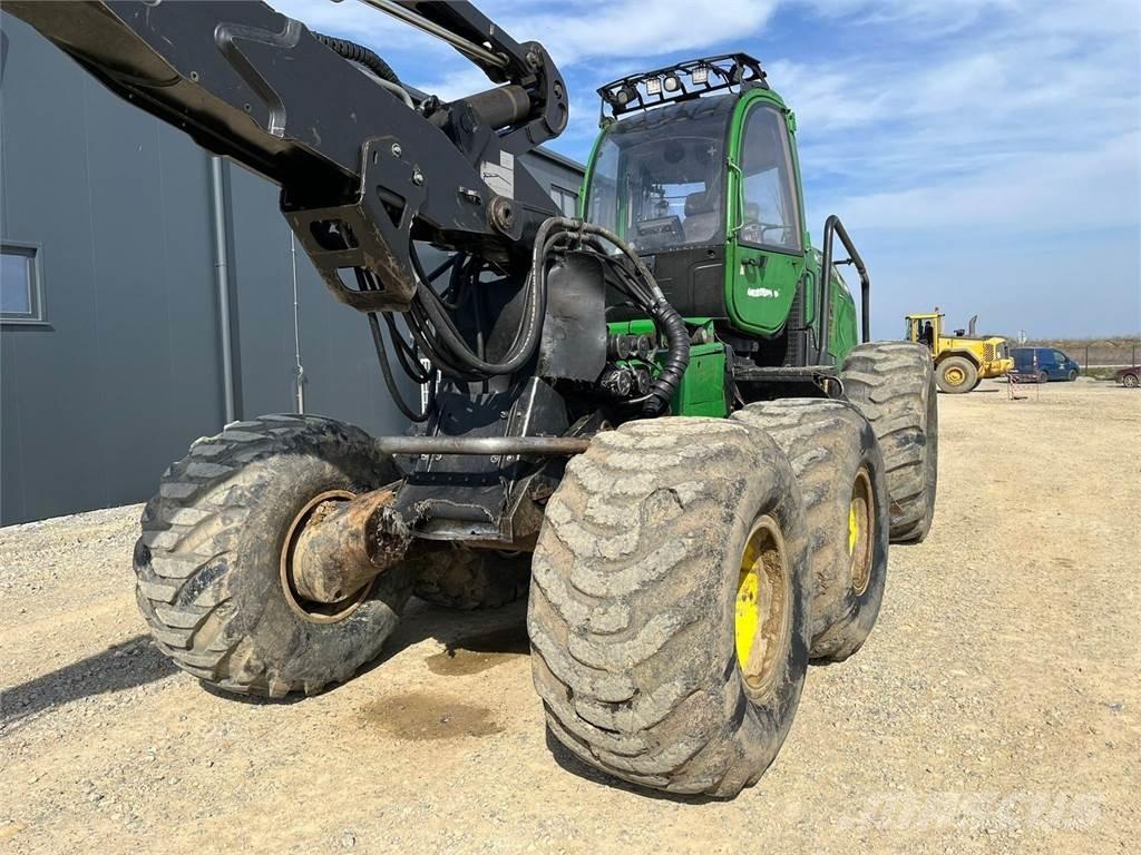 John Deere 1470E Harvesters
