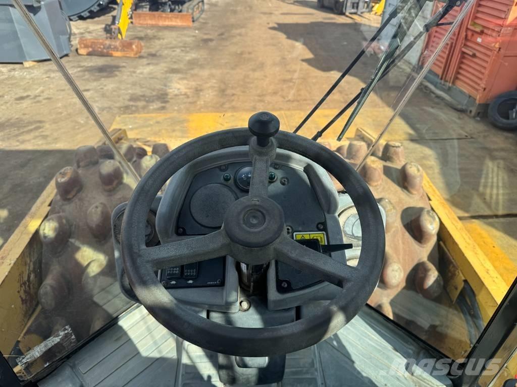 CAT CP 76 Single drum rollers