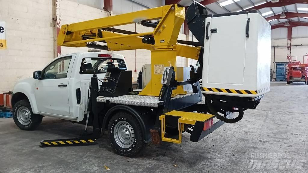VERSALIFT LAT 135 Truck mounted platforms