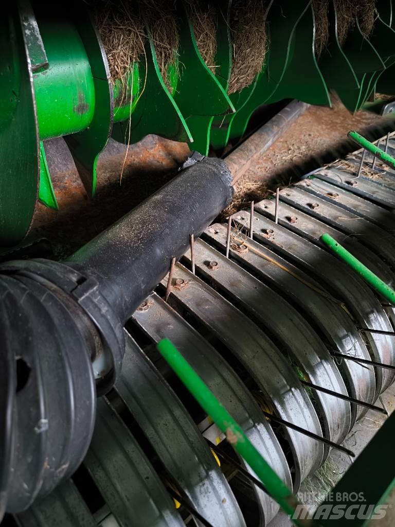 John Deere V461M Round balers