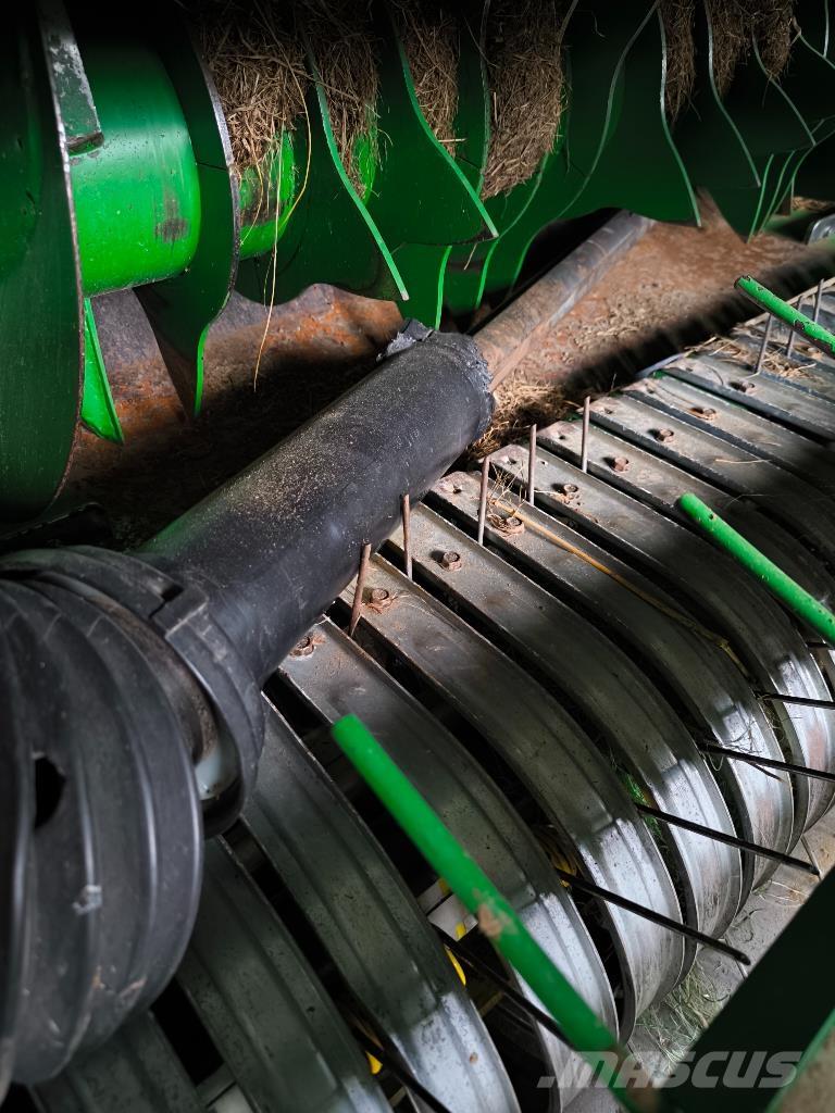 John Deere V461M Round balers