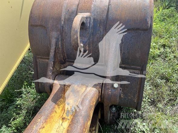 Komatsu PC200 Buckets