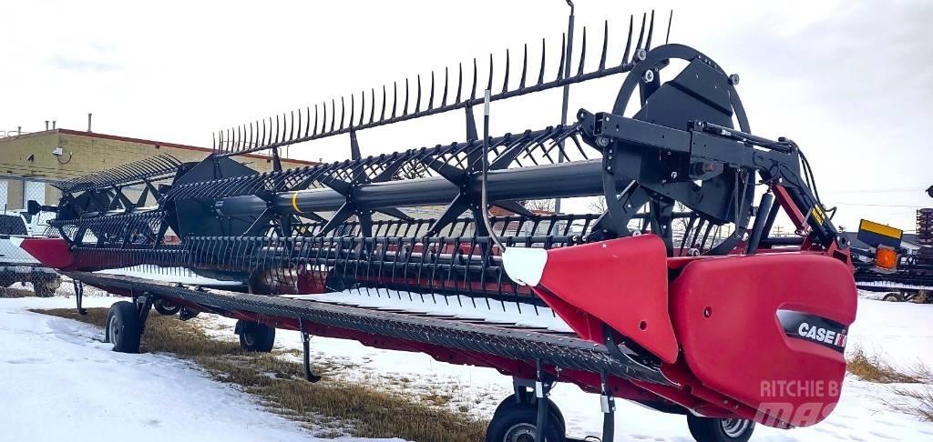 CASE 3152 Combine harvester heads