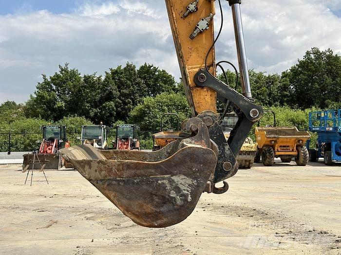 Hyundai HX220L Crawler excavators