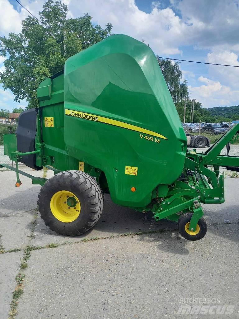 John Deere V451M Round balers