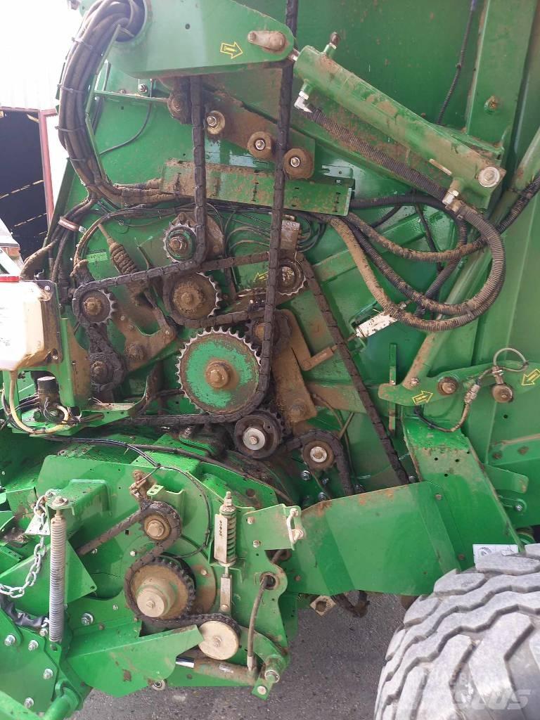 John Deere V451M Round balers