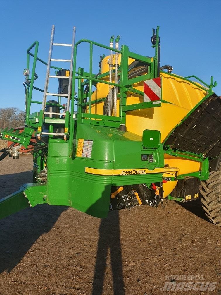 John Deere R975 i Trailed sprayers
