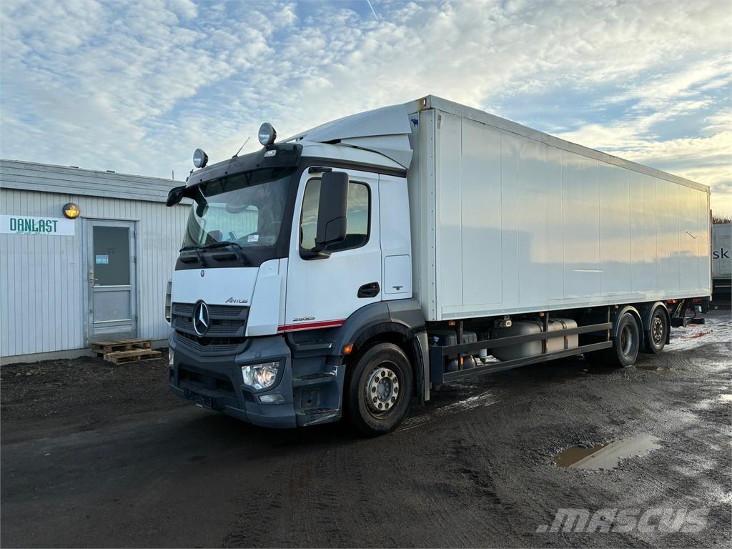 Mercedes-Benz 2533 Box trucks