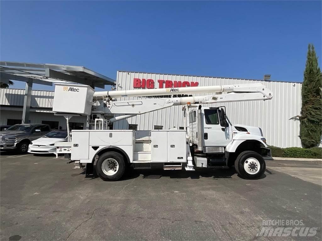 Altec AA755 Truck mounted platforms