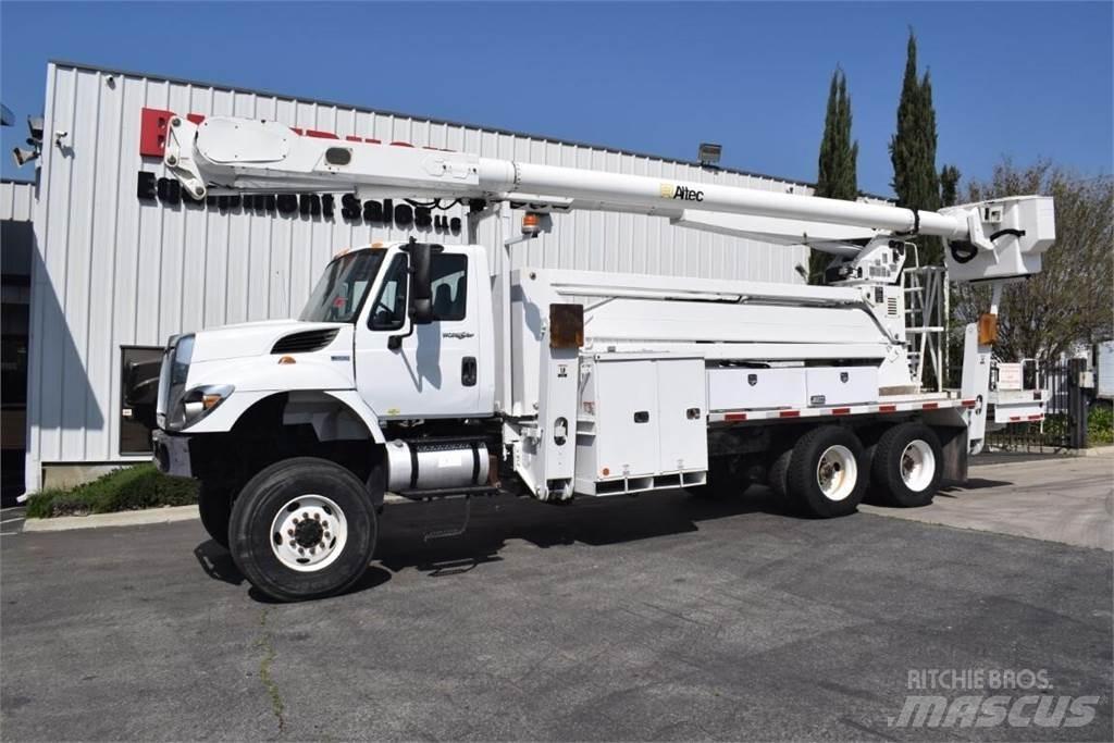Altec AM900-E100 Truck mounted platforms