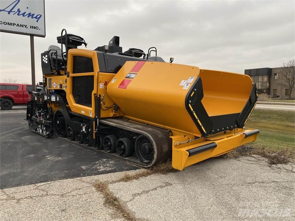 Blaw-Knox P7110B Asphalt pavers