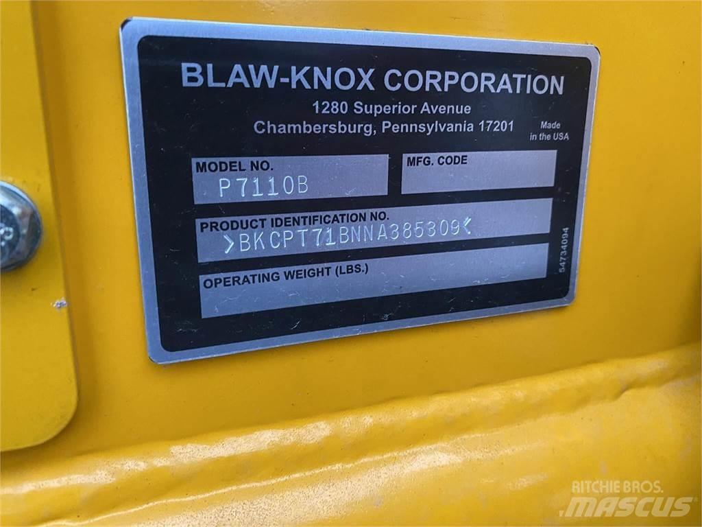 Blaw-Knox P7110B Asphalt pavers