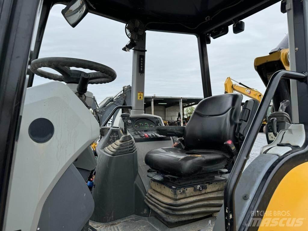 CAT 420F2 Backhoe