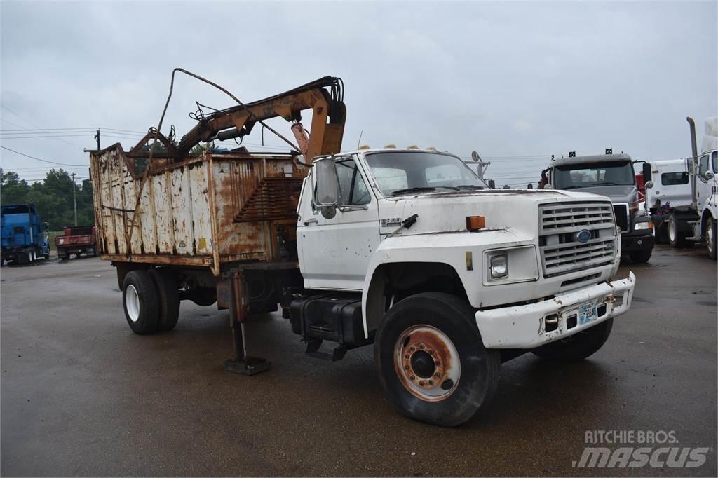 Ford F800 Truck mounted cranes