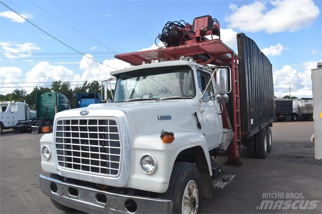 Ford L9000 Truck mounted cranes