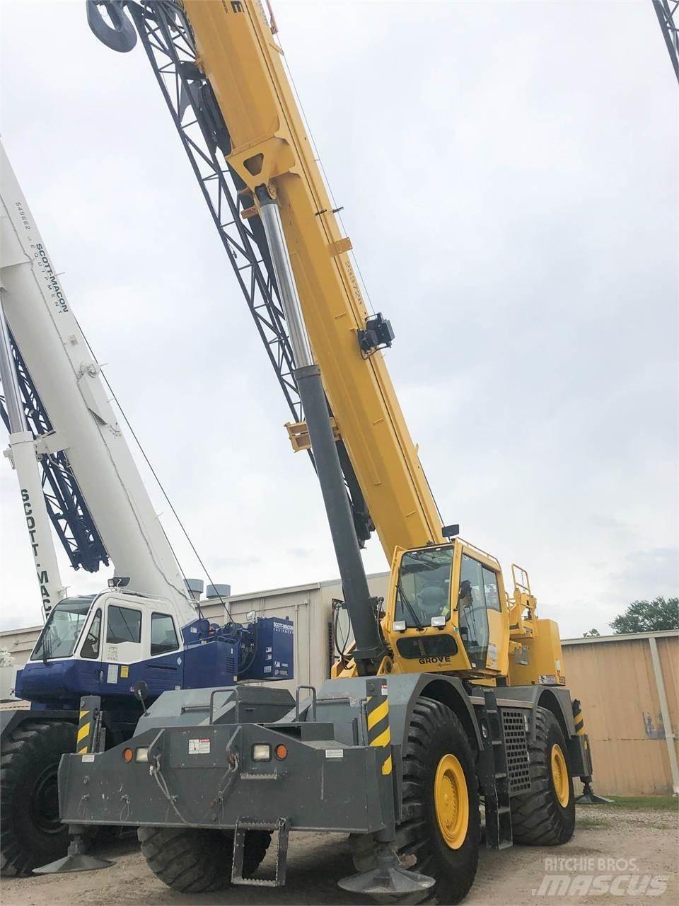 Grove RT890E Rough terrain cranes