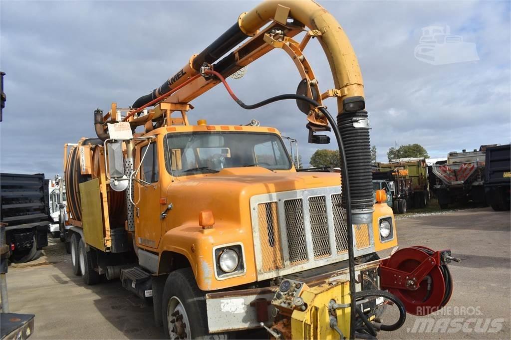 International 2554S Tanker trucks