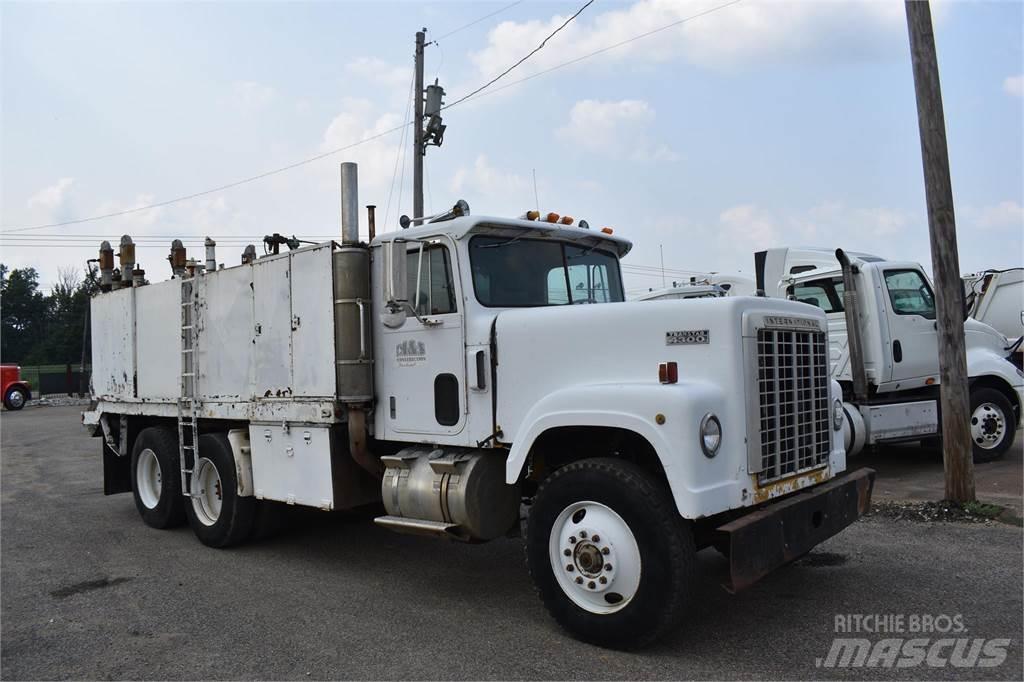 International 4370 Tanker trucks