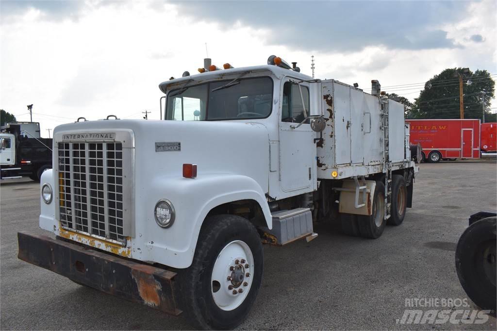 International 4370 Tanker trucks