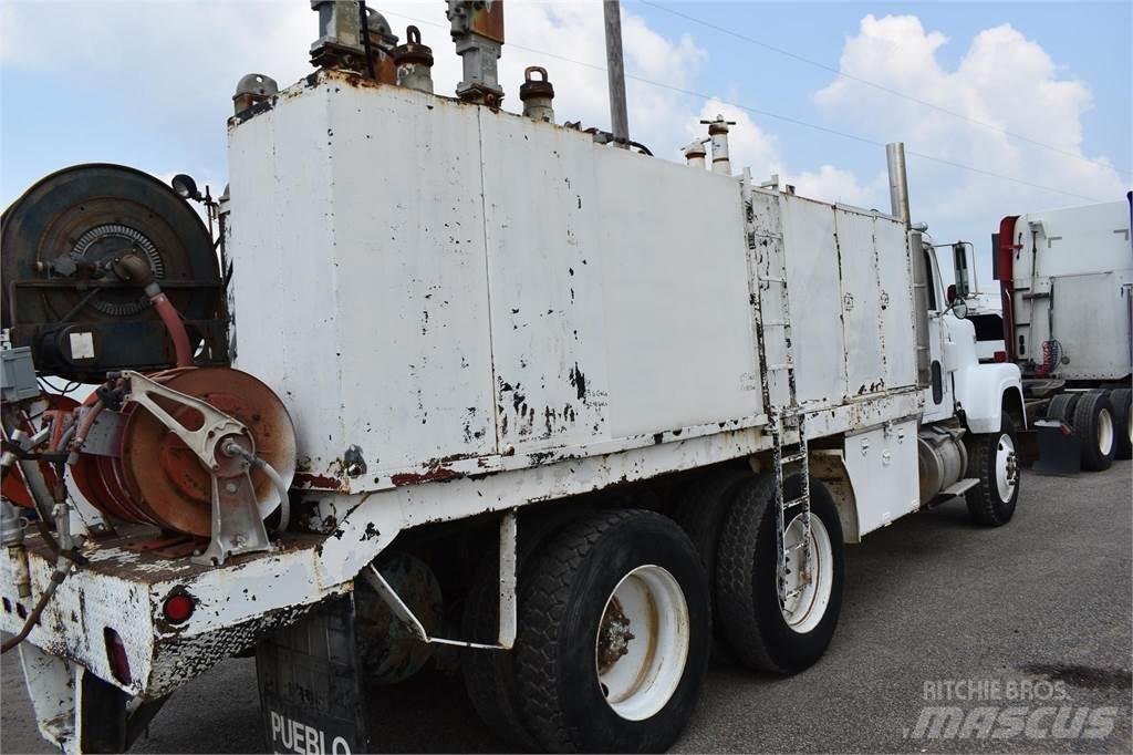International 4370 Tanker trucks