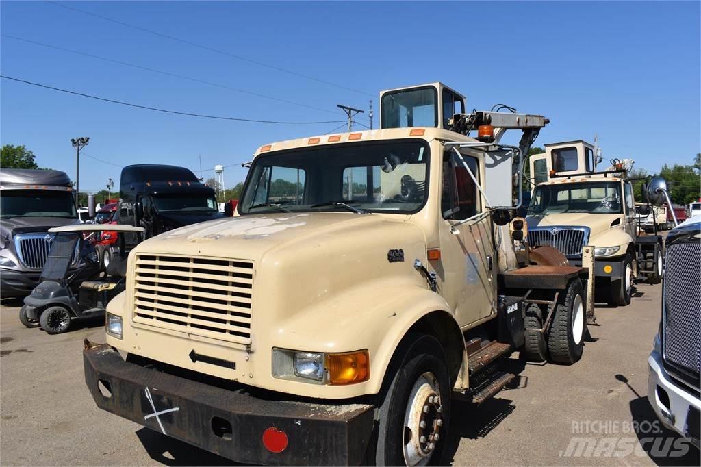 International 4700 Truck mounted cranes
