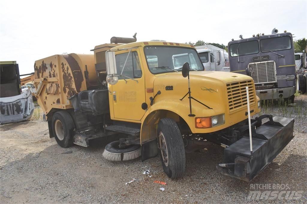 International 4700 Sweeper trucks